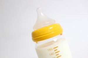乳児(0歳、1歳)の夜中のミルク。大変さを軽減するための工夫5点