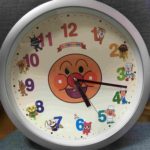 2歳児でも時計を見て動ける、アンパンマン 仲間たちとの掛け時計