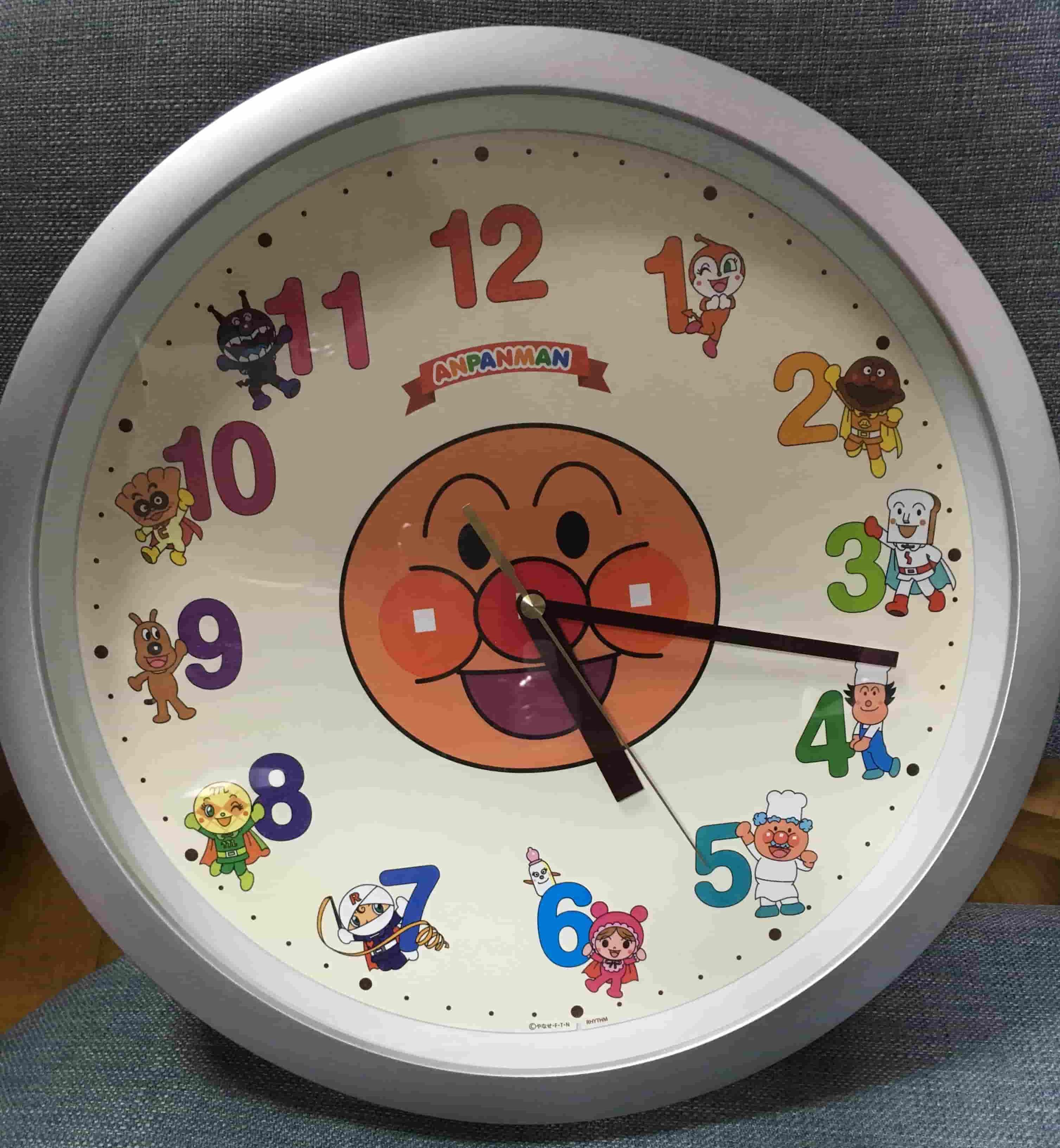 2歳児でも時計を見て動ける、アンパンマン 仲間たちとの掛け時計