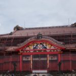 0歳2歳、2人の子連れ沖縄旅行。首里城観光で娘もハイテンション